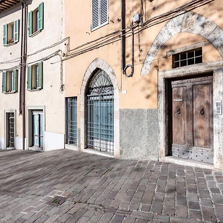 Urban Oasis: Central Apartment With Garden Perugia Buitenkant foto