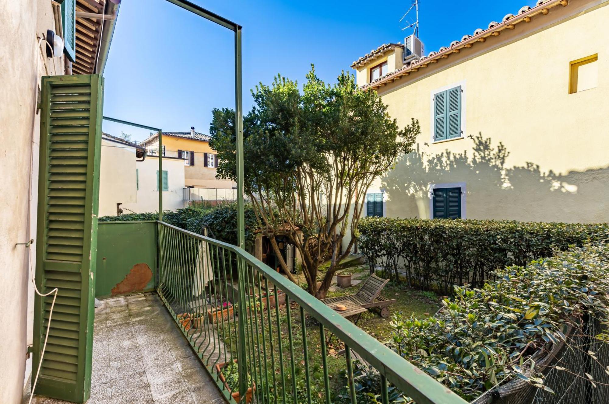 Urban Oasis: Central Apartment With Garden Perugia Buitenkant foto